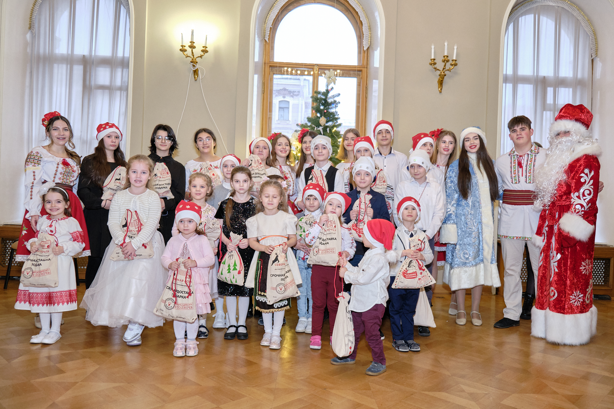 On the occasion of the winter holidays carols and greetings were sung in the city of St. Petersburg in the Russian Federation