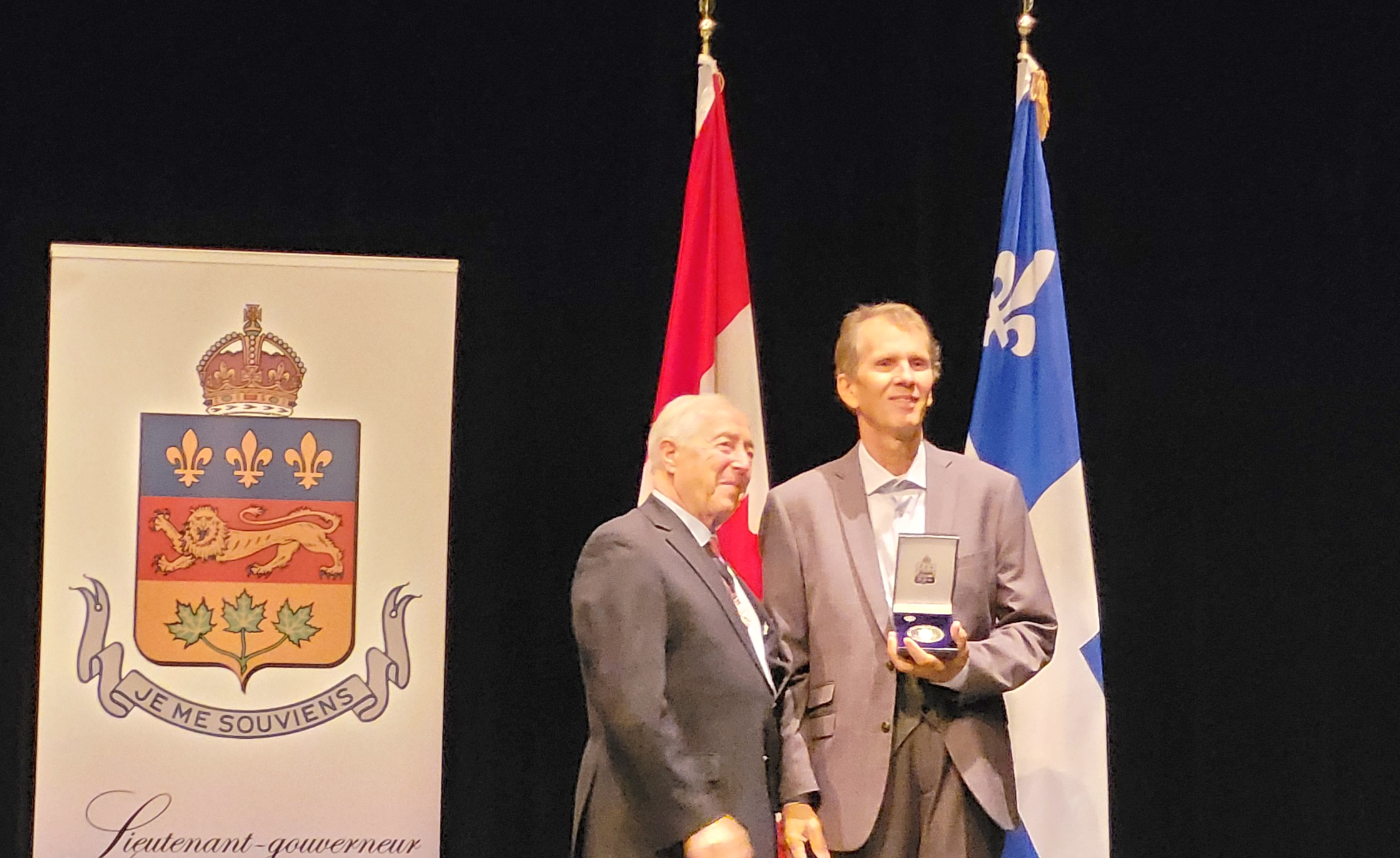 Серебряная медаль губернатора Quebecа, врученна нашему соотечественнику Nicolae Mărgineanu